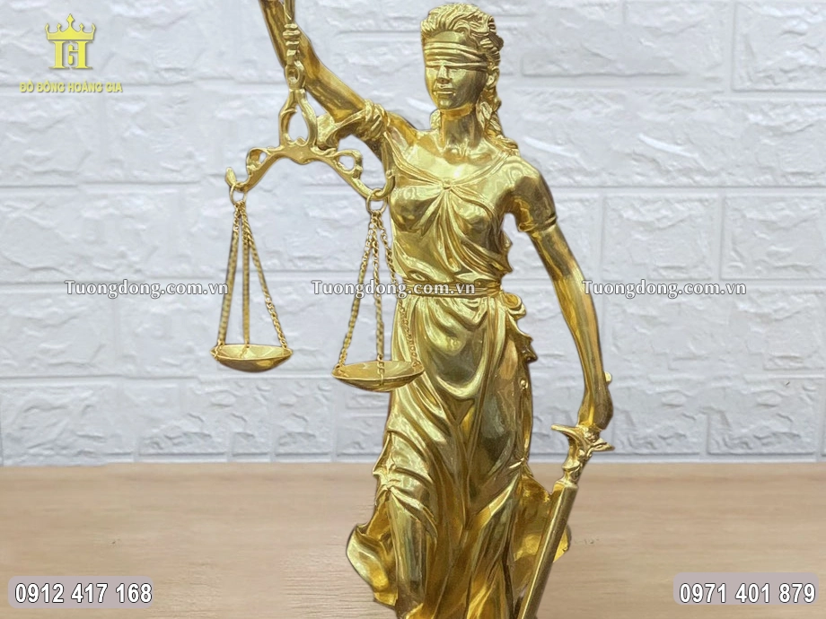 Từng đường nét được chạm khắc sắc nét